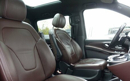 Mercedes-Benz V-Класс, 2019 год, 4 990 000 рублей, 32 фотография