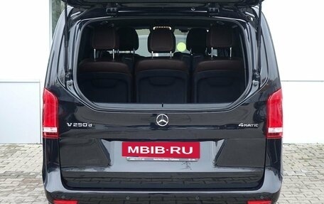Mercedes-Benz V-Класс, 2019 год, 4 990 000 рублей, 34 фотография