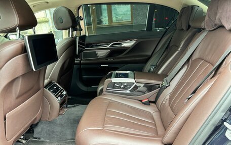 BMW 7 серия, 2017 год, 3 790 000 рублей, 15 фотография