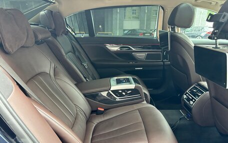 BMW 7 серия, 2017 год, 3 790 000 рублей, 17 фотография