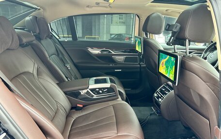 BMW 7 серия, 2017 год, 3 790 000 рублей, 18 фотография