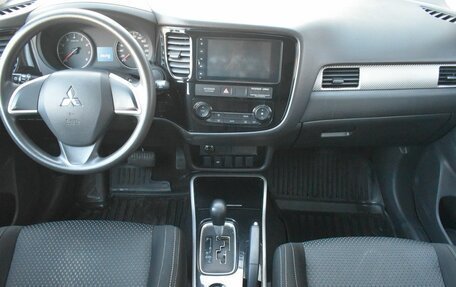 Mitsubishi Outlander III рестайлинг 3, 2017 год, 1 555 000 рублей, 12 фотография