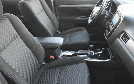 Mitsubishi Outlander III рестайлинг 3, 2017 год, 1 555 000 рублей, 10 фотография