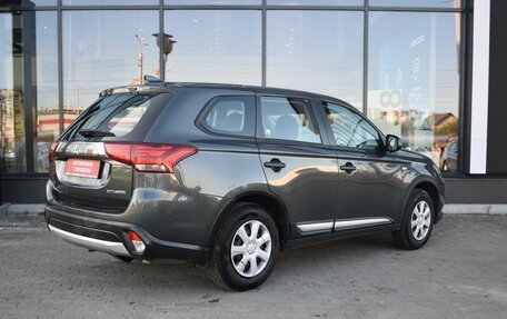 Mitsubishi Outlander III рестайлинг 3, 2017 год, 1 555 000 рублей, 5 фотография