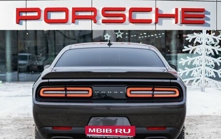 Dodge Challenger III рестайлинг 2, 2016 год, 4 850 000 рублей, 6 фотография