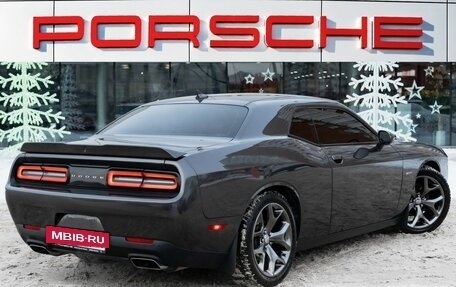 Dodge Challenger III рестайлинг 2, 2016 год, 4 850 000 рублей, 5 фотография