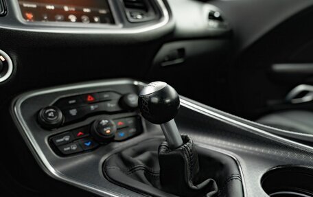 Dodge Challenger III рестайлинг 2, 2016 год, 4 850 000 рублей, 20 фотография