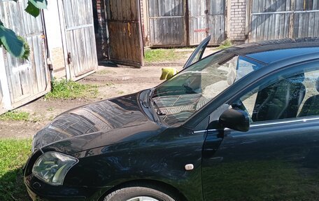 Toyota Avensis III рестайлинг, 2004 год, 600 000 рублей, 8 фотография