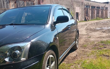 Toyota Avensis III рестайлинг, 2004 год, 600 000 рублей, 6 фотография
