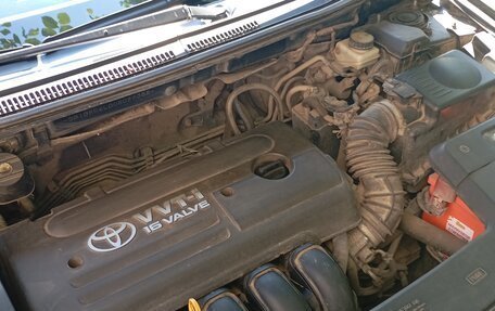 Toyota Avensis III рестайлинг, 2004 год, 600 000 рублей, 11 фотография