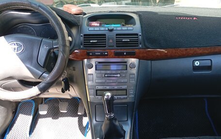 Toyota Avensis III рестайлинг, 2004 год, 600 000 рублей, 7 фотография