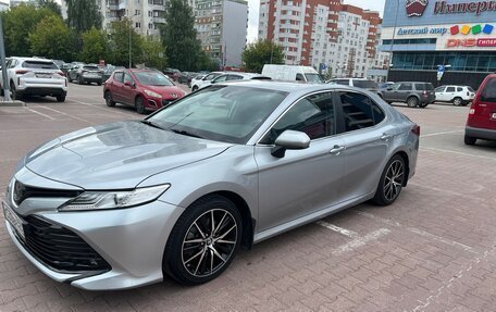 Toyota Camry, 2019 год, 2 750 000 рублей, 7 фотография