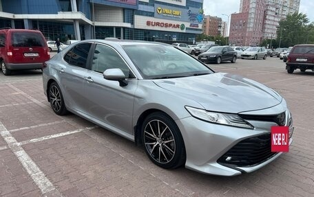 Toyota Camry, 2019 год, 2 750 000 рублей, 4 фотография