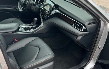 Toyota Camry, 2019 год, 2 750 000 рублей, 18 фотография