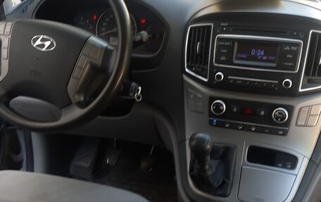 Hyundai H-1 II рестайлинг, 2016 год, 1 820 000 рублей, 13 фотография