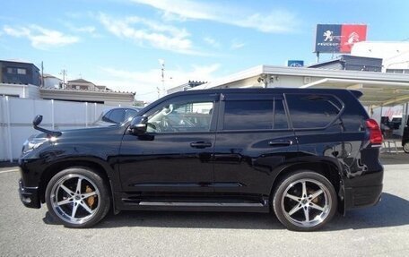 Toyota Land Cruiser Prado 150 рестайлинг 2, 2022 год, 3 350 000 рублей, 7 фотография