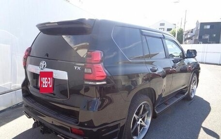 Toyota Land Cruiser Prado 150 рестайлинг 2, 2022 год, 3 350 000 рублей, 6 фотография
