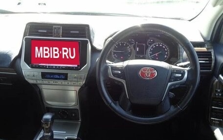 Toyota Land Cruiser Prado 150 рестайлинг 2, 2022 год, 3 350 000 рублей, 13 фотография