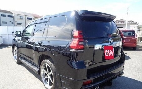 Toyota Land Cruiser Prado 150 рестайлинг 2, 2022 год, 3 350 000 рублей, 4 фотография
