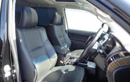 Toyota Land Cruiser Prado 150 рестайлинг 2, 2022 год, 3 350 000 рублей, 34 фотография