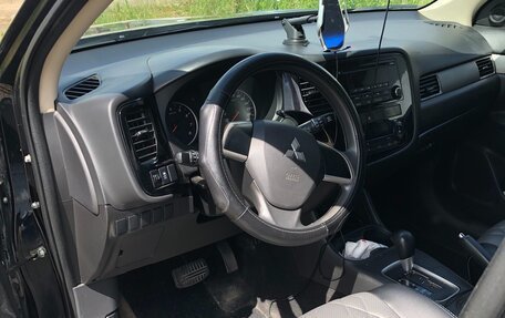 Mitsubishi Outlander III рестайлинг 3, 2013 год, 1 175 000 рублей, 6 фотография