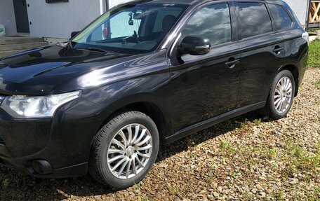 Mitsubishi Outlander III рестайлинг 3, 2013 год, 1 175 000 рублей, 2 фотография