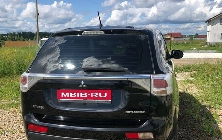 Mitsubishi Outlander III рестайлинг 3, 2013 год, 1 175 000 рублей, 3 фотография