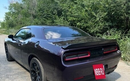 Dodge Challenger III рестайлинг 2, 2020 год, 2 500 000 рублей, 6 фотография