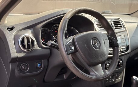 Renault Logan II, 2017 год, 714 000 рублей, 10 фотография
