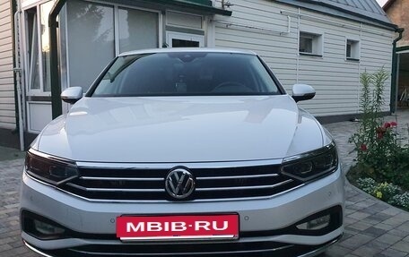 Volkswagen Passat B8 рестайлинг, 2020 год, 2 700 000 рублей, 2 фотография