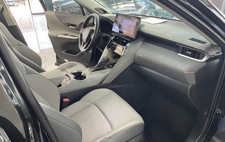 Toyota Venza, 2022 год, 3 700 000 рублей, 8 фотография