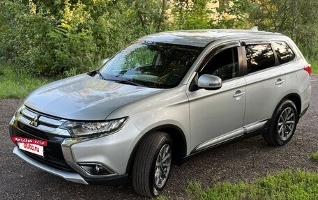 Mitsubishi Outlander III рестайлинг 3, 2017 год, 1 890 000 рублей, 5 фотография