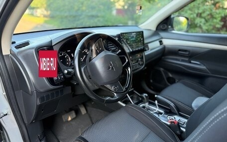 Mitsubishi Outlander III рестайлинг 3, 2017 год, 1 890 000 рублей, 9 фотография