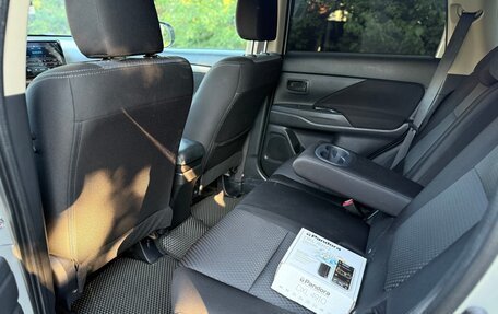 Mitsubishi Outlander III рестайлинг 3, 2017 год, 1 890 000 рублей, 10 фотография