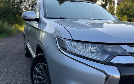 Mitsubishi Outlander III рестайлинг 3, 2017 год, 1 890 000 рублей, 12 фотография
