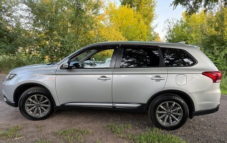 Mitsubishi Outlander III рестайлинг 3, 2017 год, 1 890 000 рублей, 21 фотография