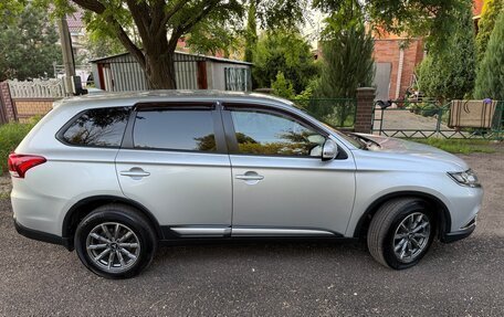 Mitsubishi Outlander III рестайлинг 3, 2017 год, 1 890 000 рублей, 20 фотография