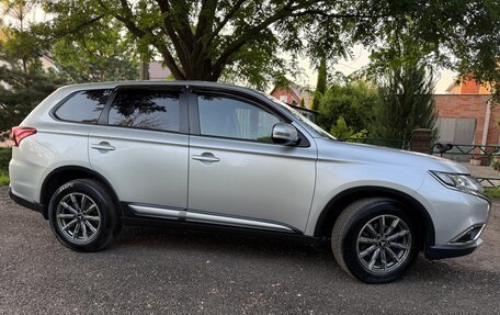 Mitsubishi Outlander III рестайлинг 3, 2017 год, 1 890 000 рублей, 22 фотография