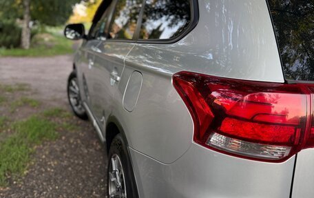 Mitsubishi Outlander III рестайлинг 3, 2017 год, 1 890 000 рублей, 18 фотография