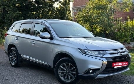 Mitsubishi Outlander III рестайлинг 3, 2017 год, 1 890 000 рублей, 11 фотография