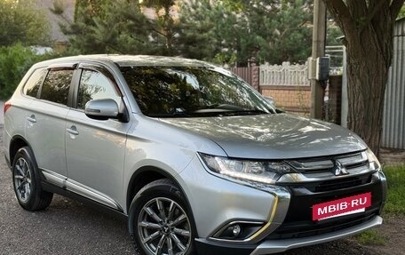 Mitsubishi Outlander III рестайлинг 3, 2017 год, 1 890 000 рублей, 14 фотография