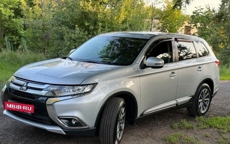 Mitsubishi Outlander III рестайлинг 3, 2017 год, 1 890 000 рублей, 19 фотография