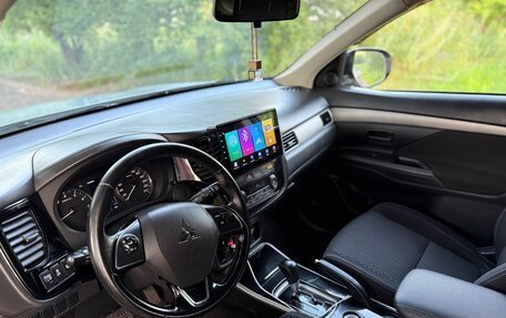 Mitsubishi Outlander III рестайлинг 3, 2017 год, 1 890 000 рублей, 28 фотография