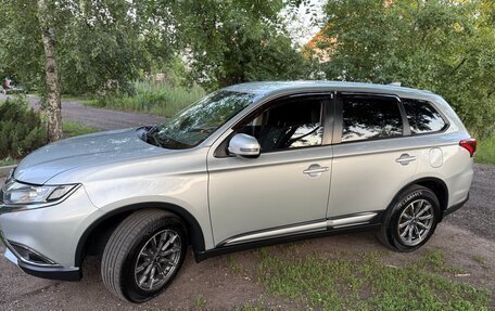 Mitsubishi Outlander III рестайлинг 3, 2017 год, 1 890 000 рублей, 36 фотография