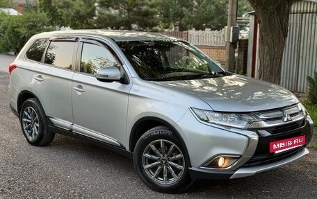 Mitsubishi Outlander III рестайлинг 3, 2017 год, 1 890 000 рублей, 26 фотография