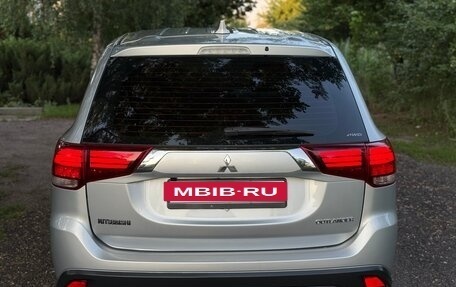 Mitsubishi Outlander III рестайлинг 3, 2017 год, 1 890 000 рублей, 27 фотография