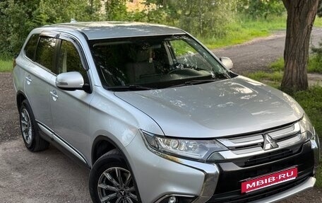 Mitsubishi Outlander III рестайлинг 3, 2017 год, 1 890 000 рублей, 34 фотография