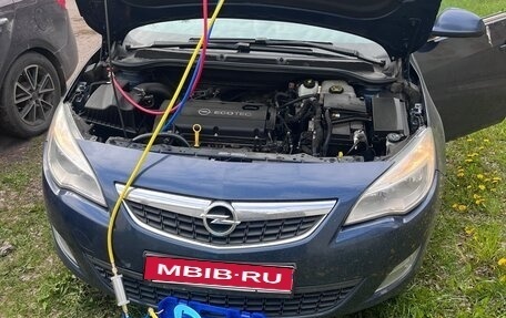 Opel Astra J, 2010 год, 650 000 рублей, 13 фотография