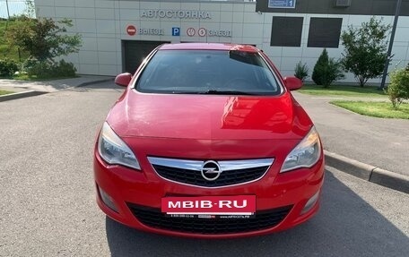 Opel Astra J, 2011 год, 615 000 рублей, 2 фотография