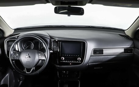 Mitsubishi Outlander III рестайлинг 3, 2021 год, 2 477 000 рублей, 13 фотография
